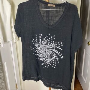 NWOT, Beyond Capri women’s top, with White Star Design, M/L